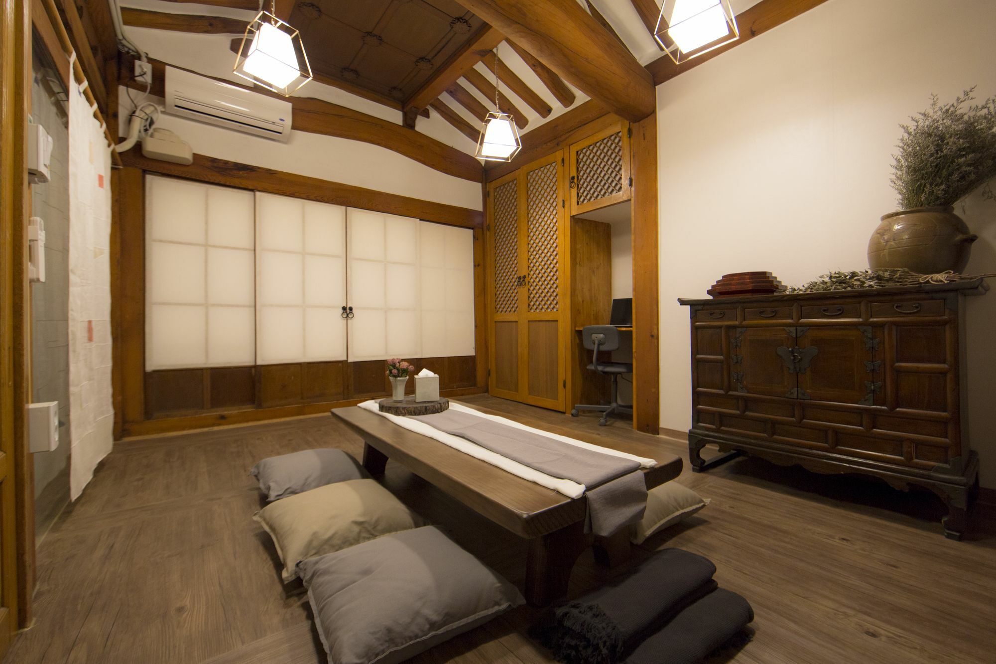 256 Hanok
